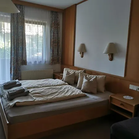 Sonnblick 住宿加早餐酒店 卡尔蒂斯克